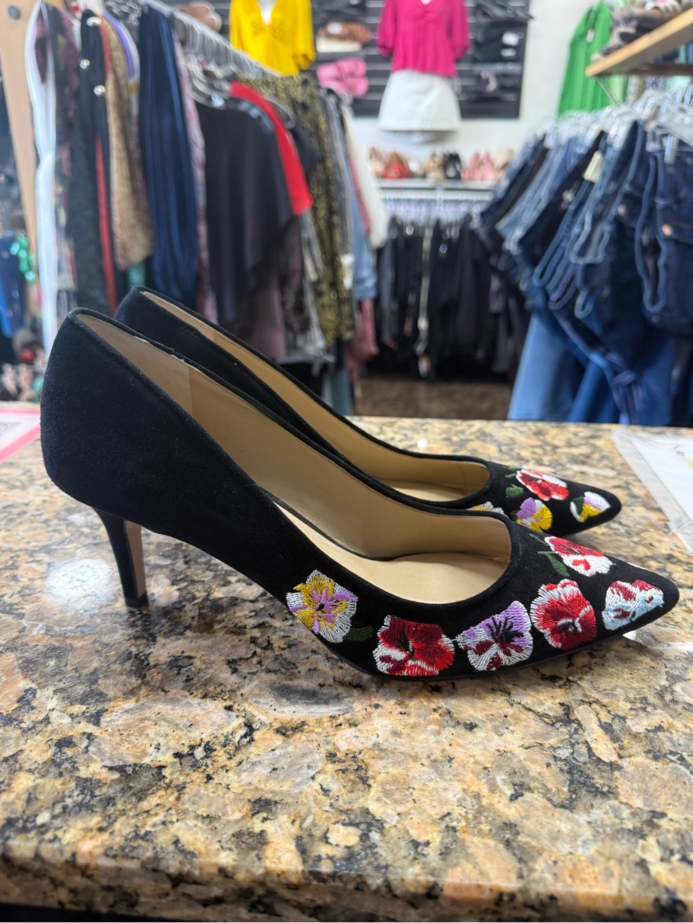 Ann Taylor Floral Embroidered Suede Pointed Toe Heels Pumps Black Size 9 - Picture 5 of 7